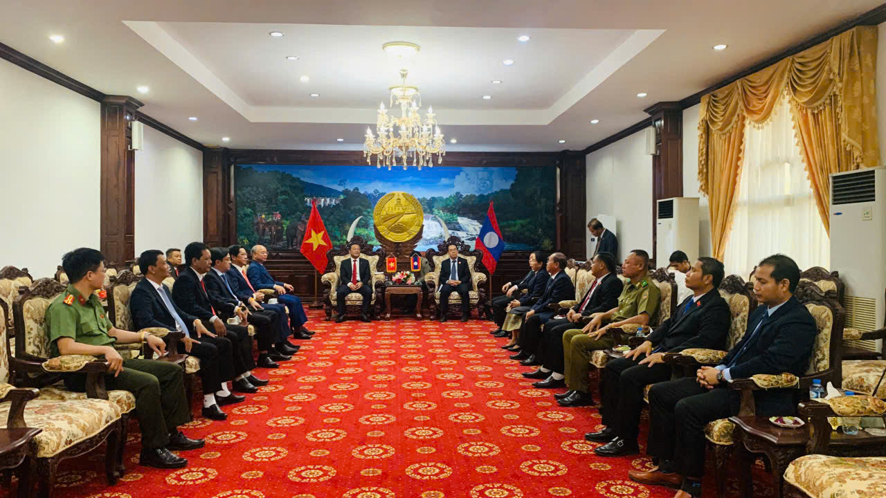 Đoàn công tác của Thường trực Tỉnh ủy Đắk Lắk chúc Tết Bunpimay tại tỉnh Salavan (Lào)